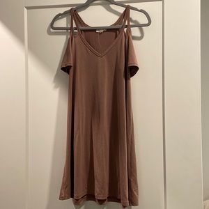 Socialite Mauve Cut-Out Sleeve Shift Dress (M)